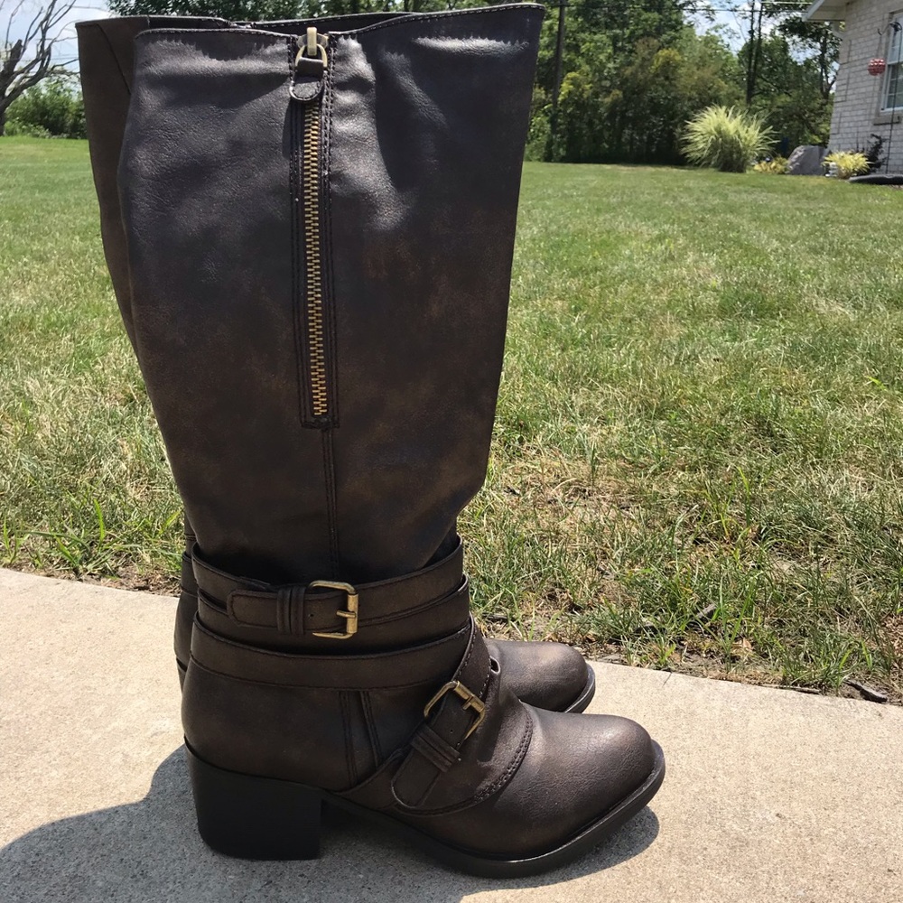 Tall heeled boots 👢